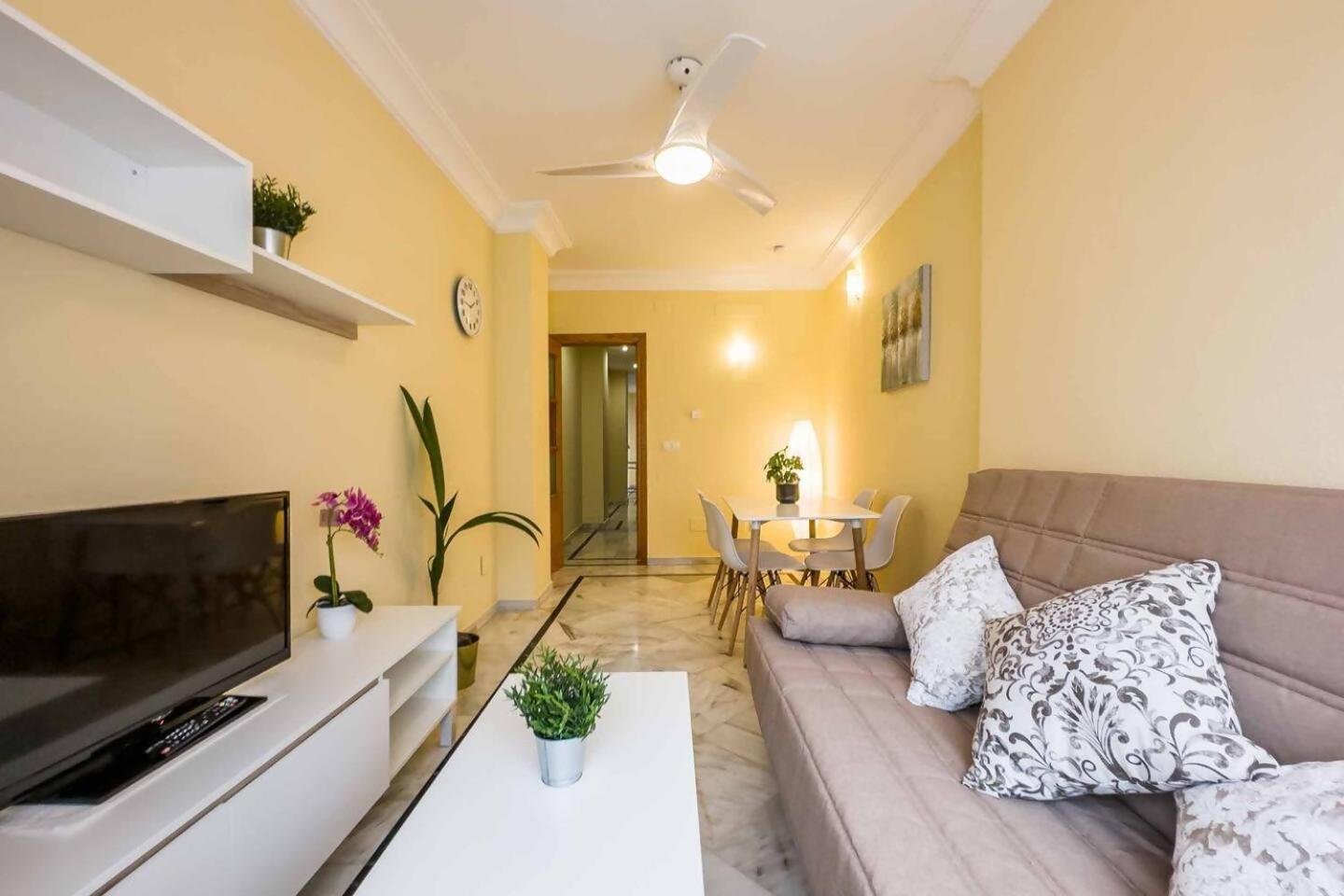 Cyv Centrally Located 1 Bed 1 Bath Near The Beach Fuengirola Exterior photo